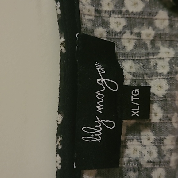 3/$27 Lily morgan floral tank - Picture 3 of 3